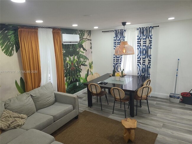 Building Photo - 168 NW 32nd St