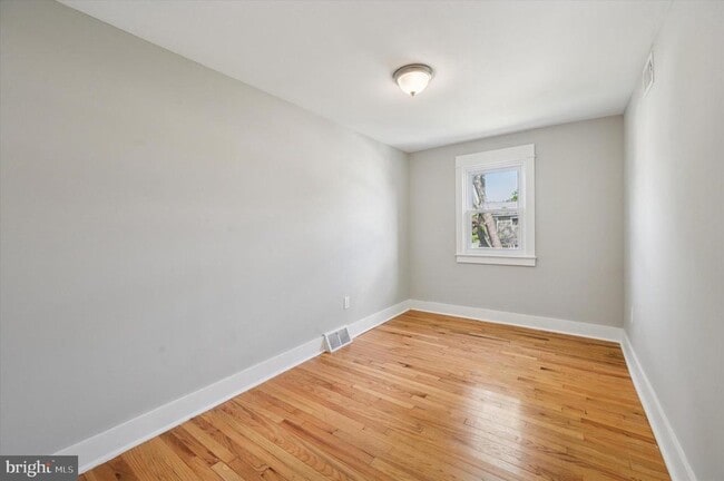Building Photo - 125 W Berkley Ave