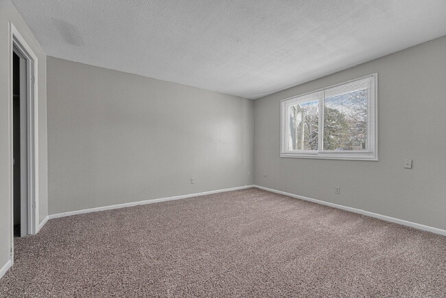 Building Photo - $2,590.00 - $300 OFF First Months' Rent - 4 Bedrooms, 2.5 Bathrooms, Single Family Home in Aurora...