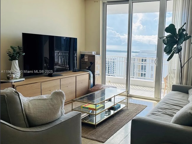 Building Photo - 801 Brickell Key Blvd