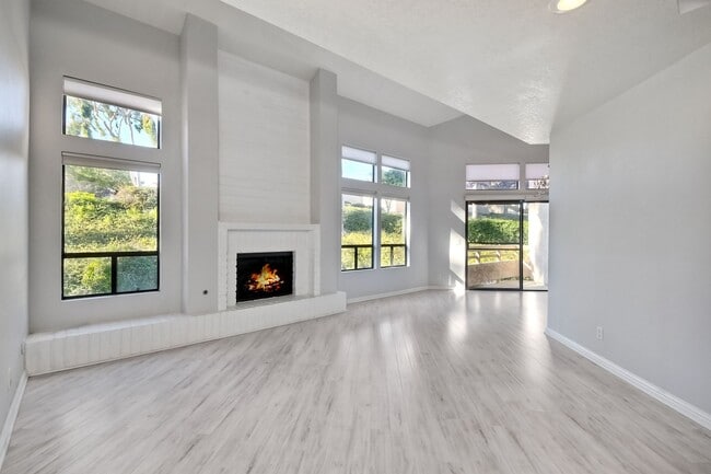 Building Photo - 1951 Swallow Ln