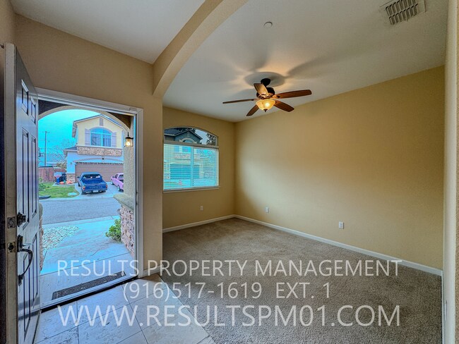 Building Photo - Luxury lifestyle in Orangevale