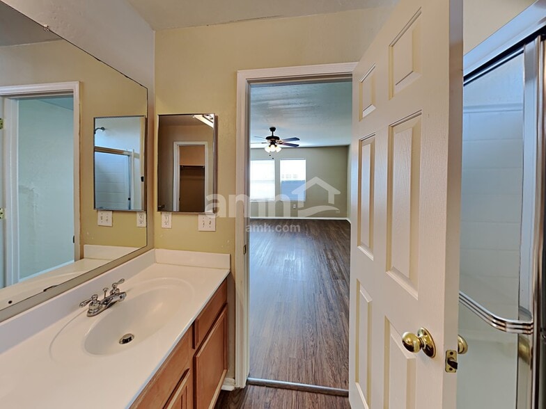 Building Photo - 13440 W Rhine Ln