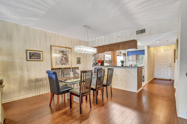 Building Photo - 5842 Crystal Shores Dr
