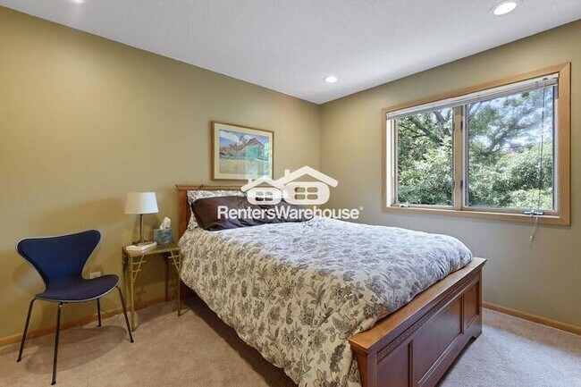 Building Photo - Available 12/1 - Beautiful Minnetonka Town...