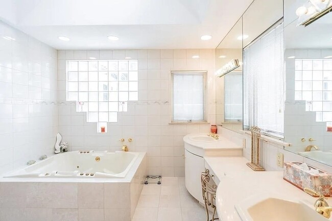 Building Photo - 177 Springfield St