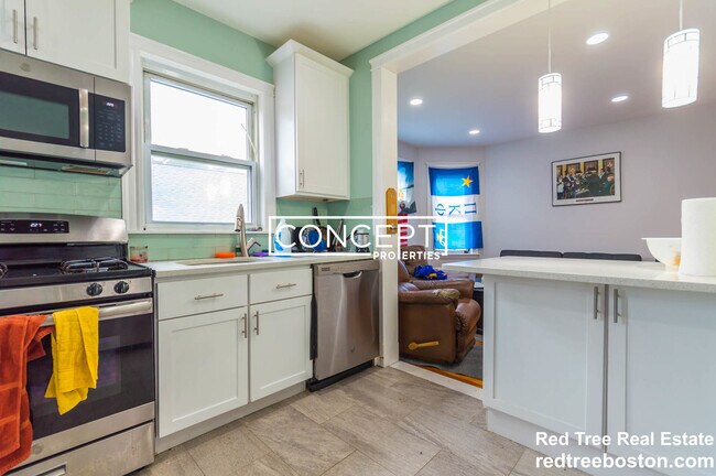 Building Photo - 16 Atkins St