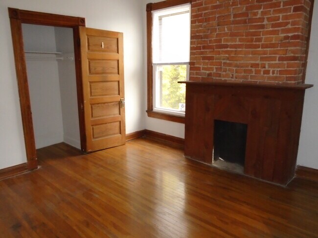 Building Photo - 2538 Ingleside Ave