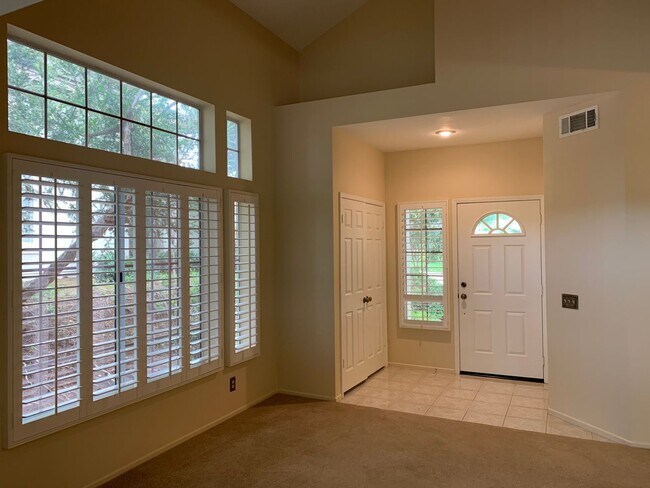 Building Photo - Modern Comfort Meets Tranquil Living in Newbury Park