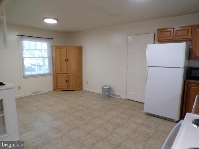 Building Photo - 111 Walnut Dr