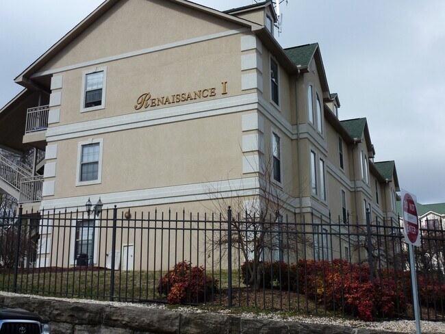 Building Photo - $995 PER BEDROOM! 3BR/2BA Condo Near UTK, ...