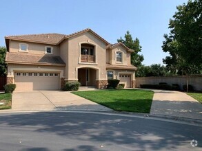 Building Photo - Absolutely Gorgeous Home in Gated Rosevill...