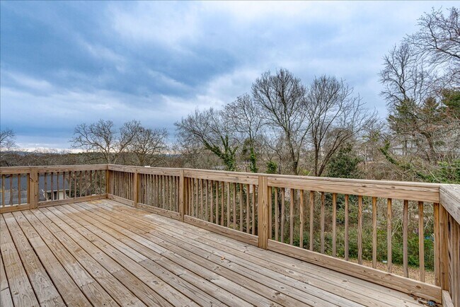 Building Photo - 3 bedroom, 1.5 Bathroom for rent!