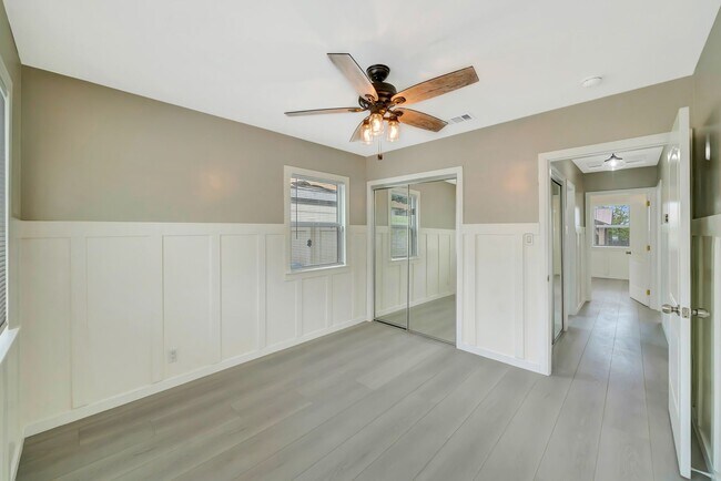 Building Photo - 10951 Whitegate Ave