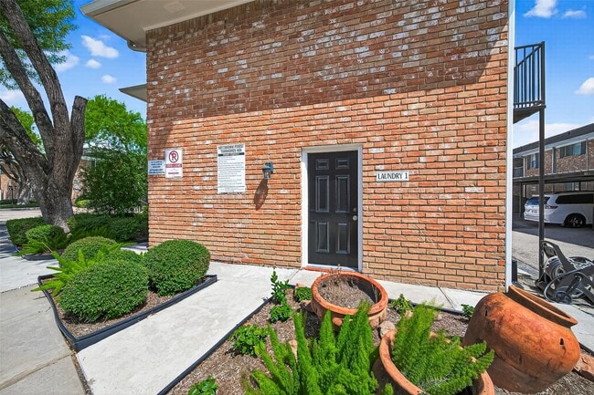 Building Photo - 14333 Memorial Dr