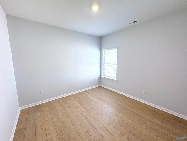 Building Photo - 161 Little Britain St