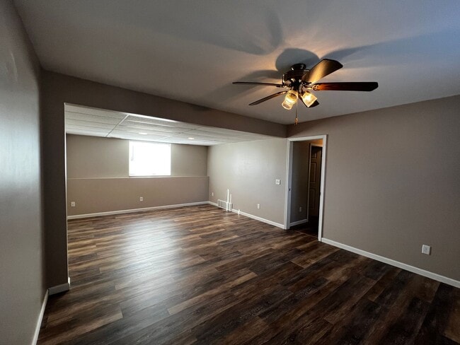 Building Photo - Bright & Beautiful 3-Bedroom Spacious, Mov...