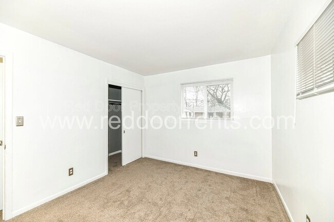 Building Photo - 5361 E Burgess Ave