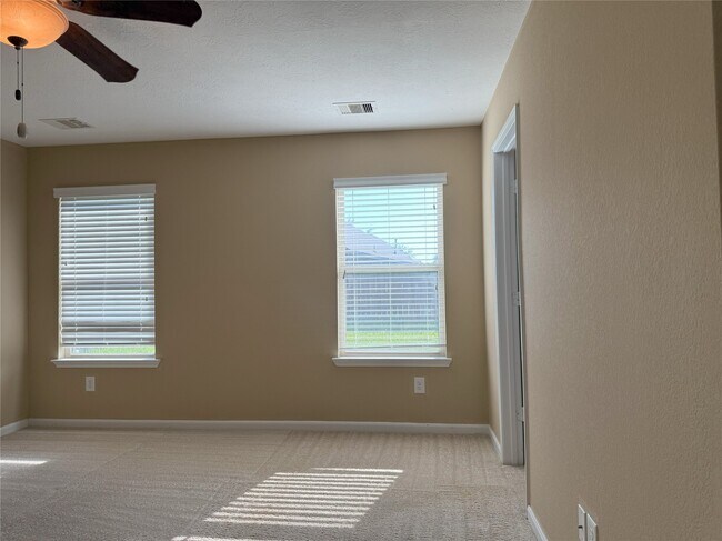 Building Photo - 2914 Acorn Oaks Dr