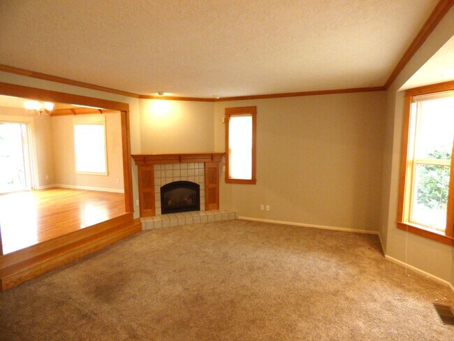 Building Photo - 3 bed 2 bath in Northeast Salem
