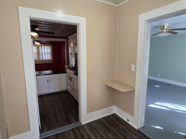 Building Photo - 505 Ave 2 NE