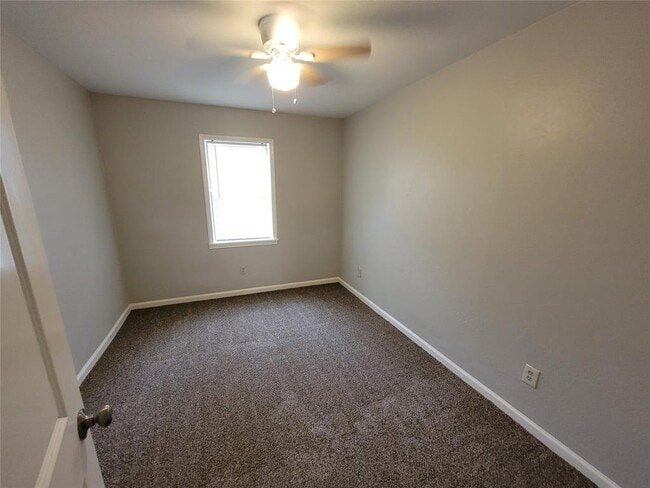 Building Photo - 2205 Velma St