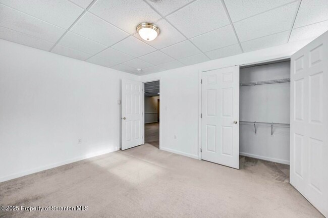 Building Photo - 28 Robin Ln