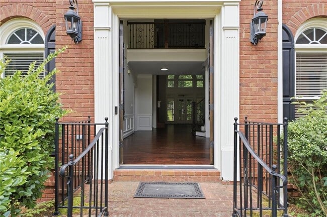 Building Photo - 730 Rose Creek Cir
