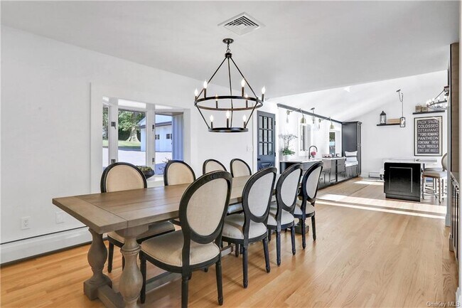 Building Photo - 381 Lakeside Rd