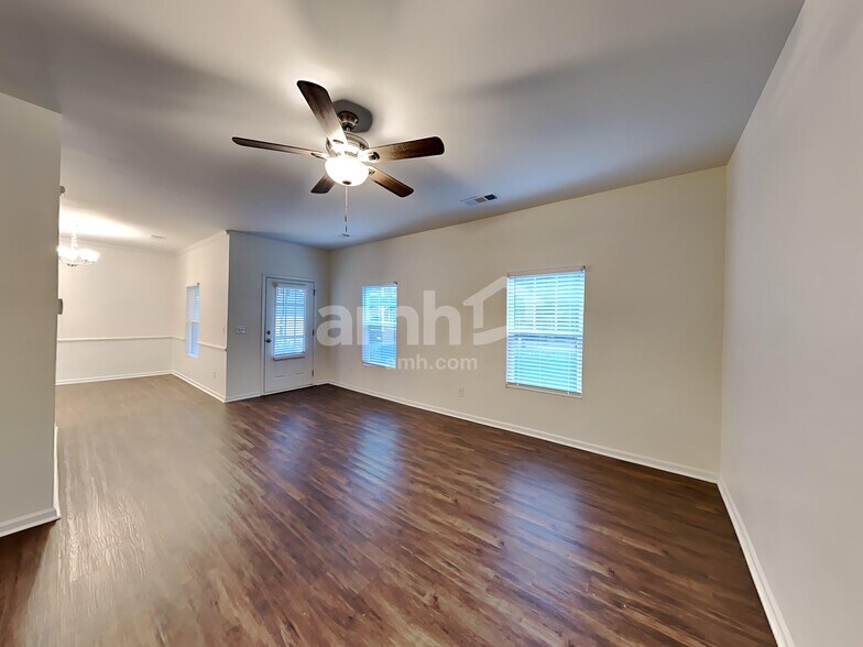 Building Photo - 631 Sunflower Dr