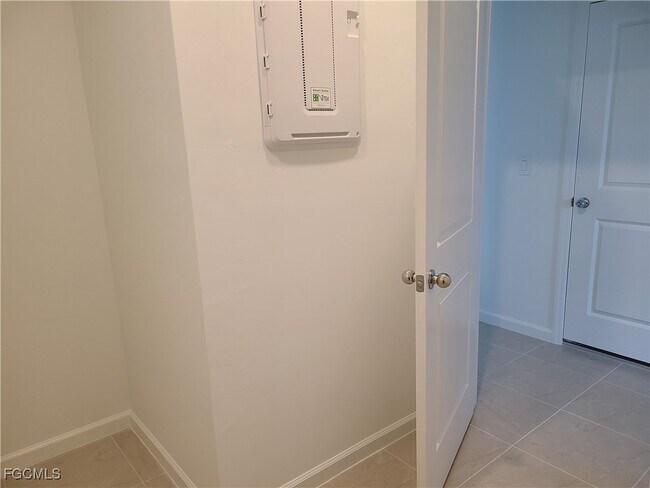 Building Photo - 1023 Caloosa Breeze Dr