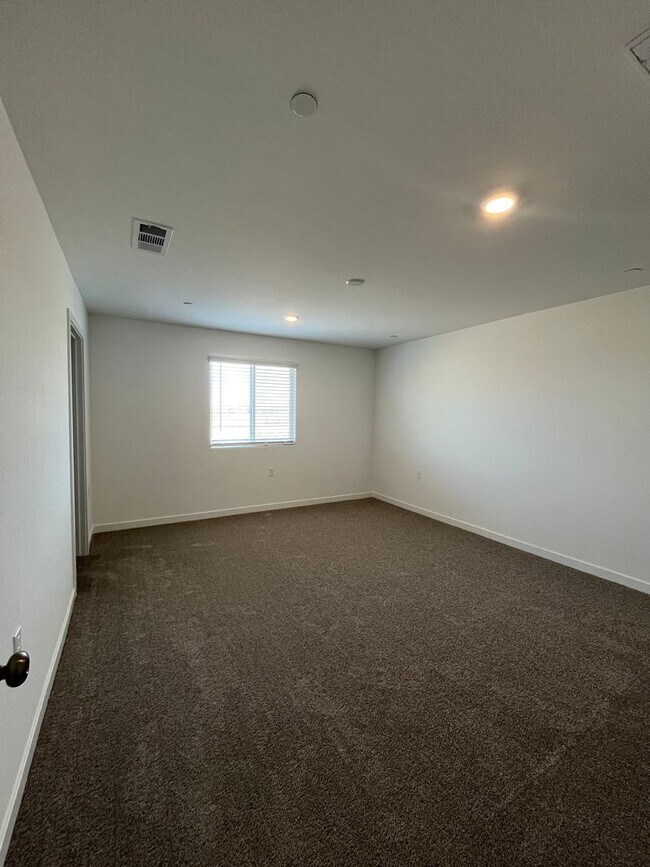 Building Photo - Newly Built Home located SE Visalia!  Coming Soon!