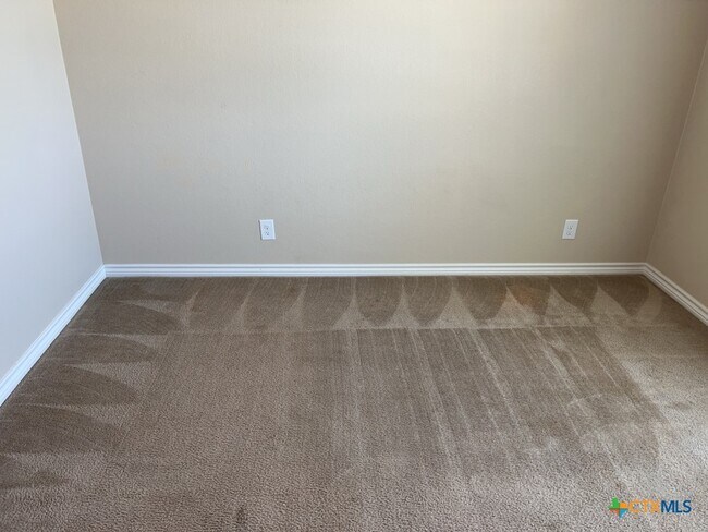 Building Photo - 301 Vega Ln