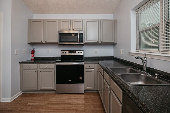 Building Photo - Charming 3 bed, 2 bath Mt. Pleasant Rental