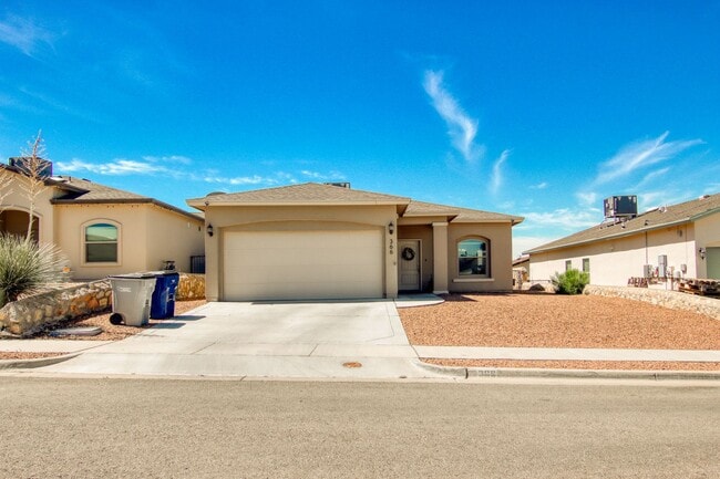 Building Photo - Beautiful Modern & Contemporary House 3 beds-2 baths in 79932