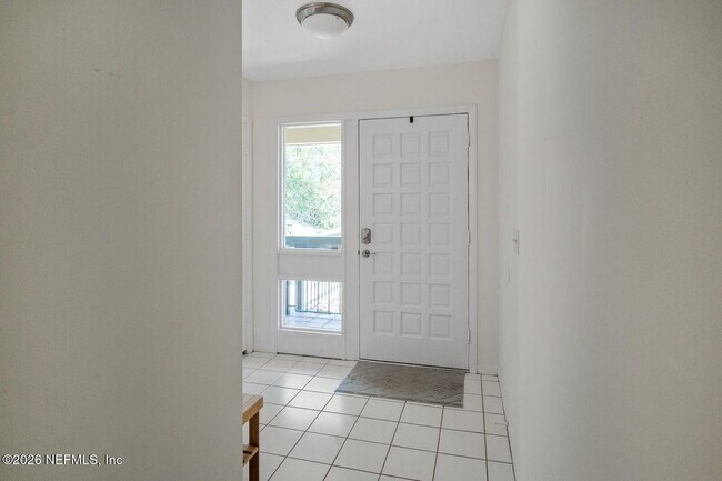 Building Photo - 8012 Hollyridge Rd