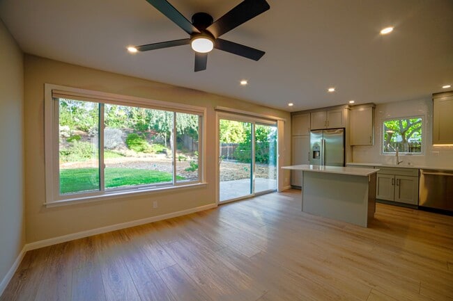 Building Photo - Newly Updated Two Story Home!