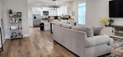 Building Photo - Short term lease-625 Kotter Farms Trail Ev...