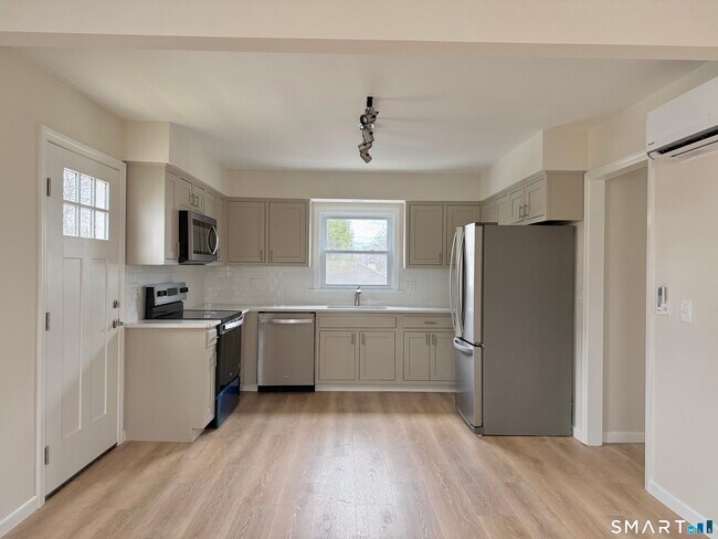 Building Photo - 194 High Ridge Ave