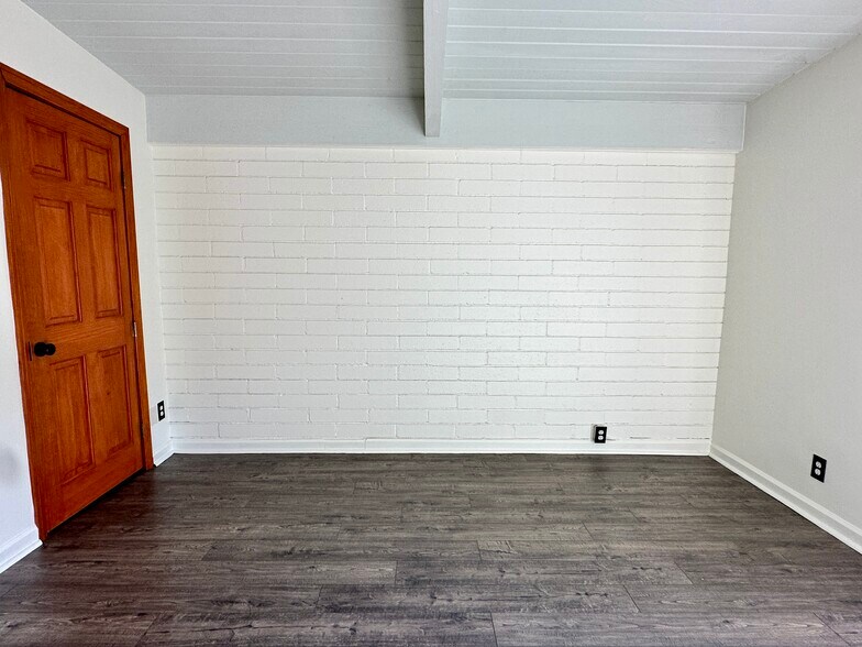 Building Photo - 264 Del Gado Rd