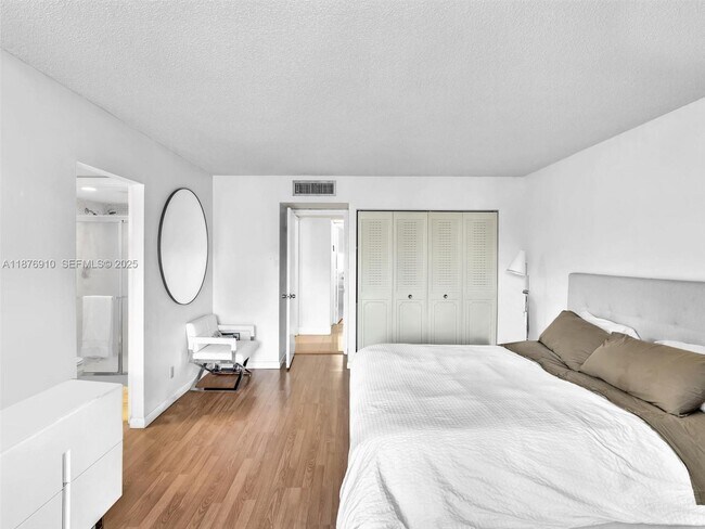 Building Photo - 20401 NE 30th Ave