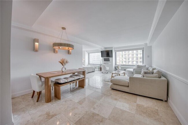 Building Photo - 320 Fort Duquesne Blvd