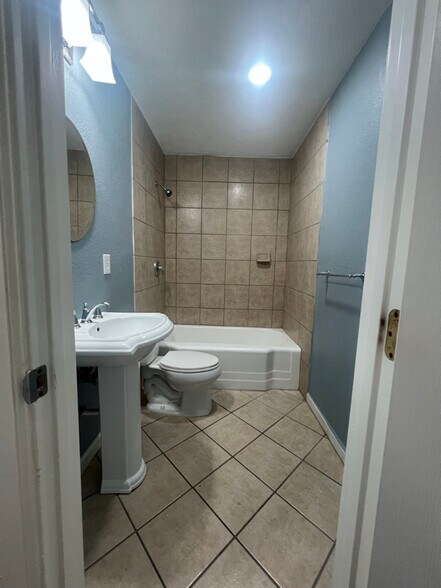 Building Photo - 4725 Darla Dr