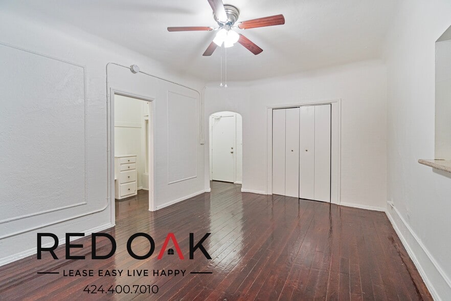 Building Photo - 849 S Oxford Ave