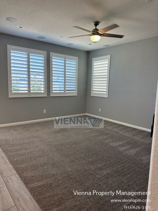 Building Photo - 1347 Larkspur Dr