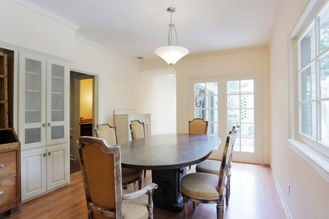 Building Photo - 9 Pine Forest Cir