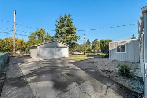 Building Photo - 911 E 52nd St