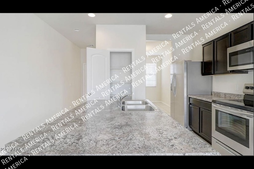 Building Photo - 4189 S 243rd Dr