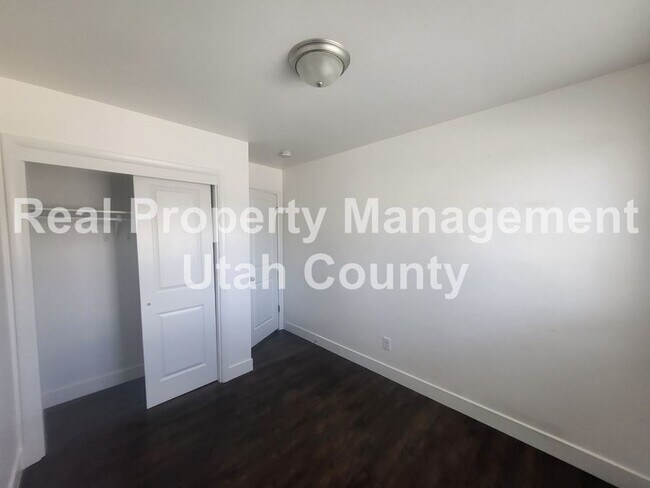 Building Photo - 1054 Ellen Cir
