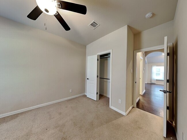 Building Photo - 816 Water Garden Cir